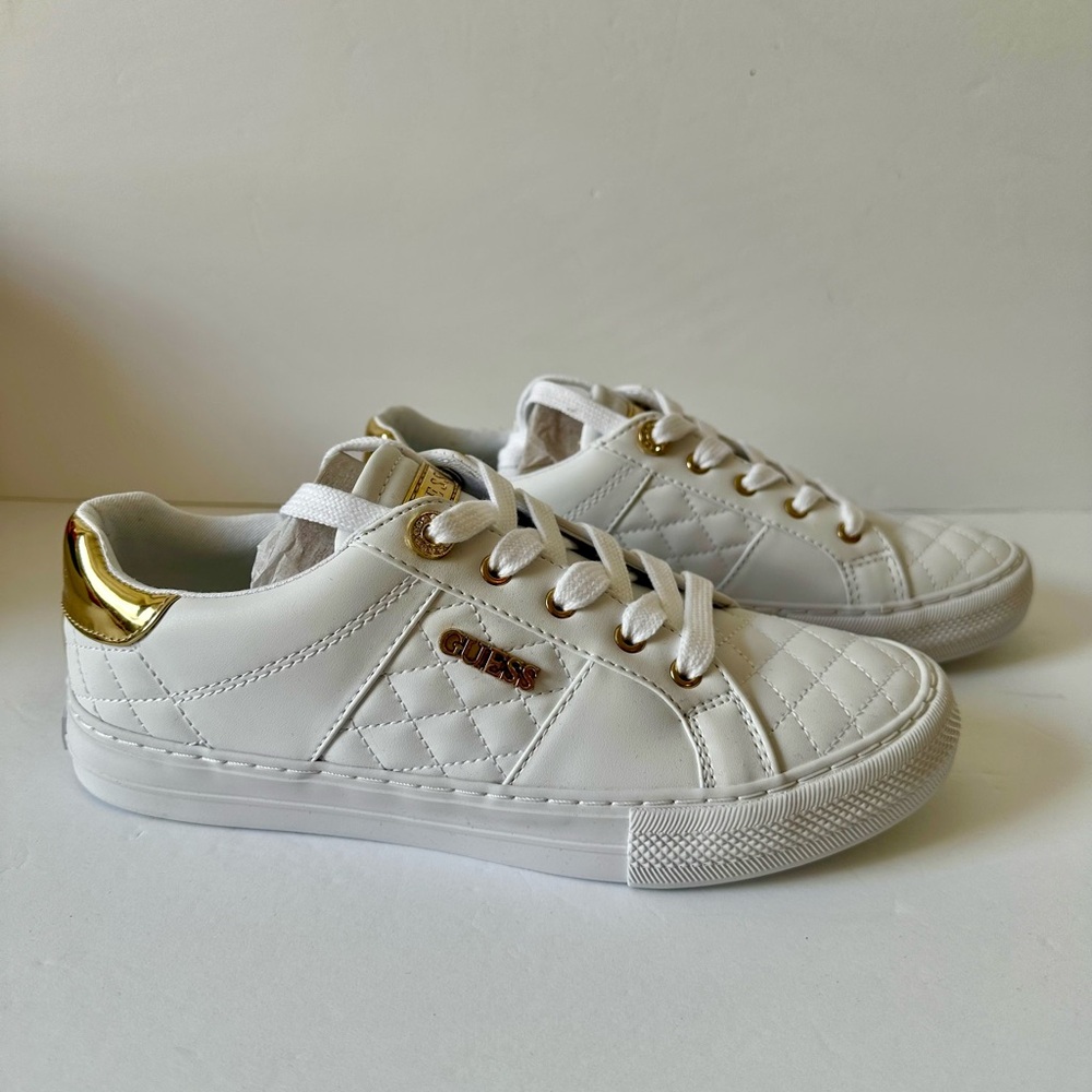 NWOT GUESS White Sneakers 8.5 M Loven